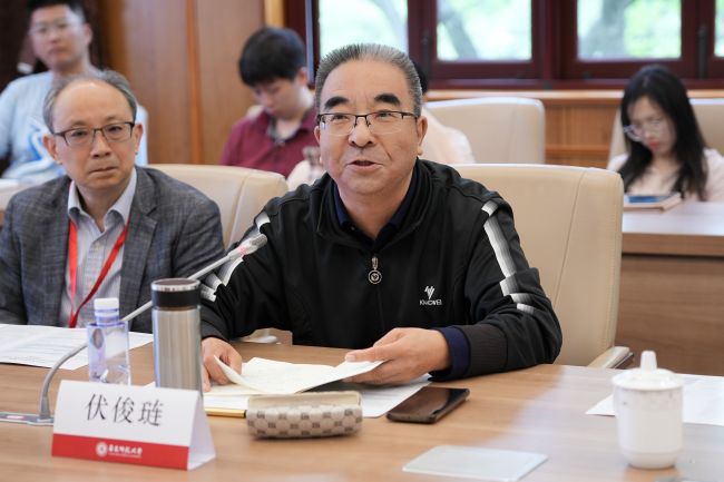 伏俊琏1.jpg